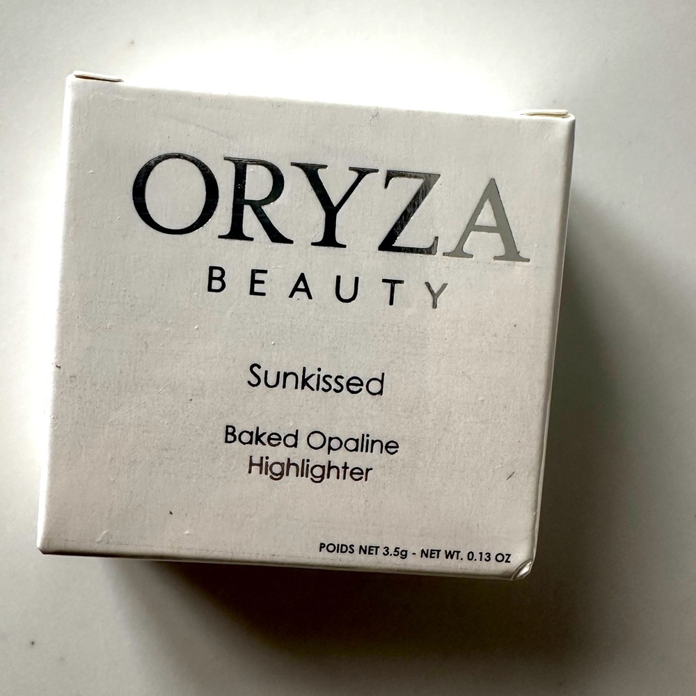 BNIB: ORYZA Sunkissed baked highlighter